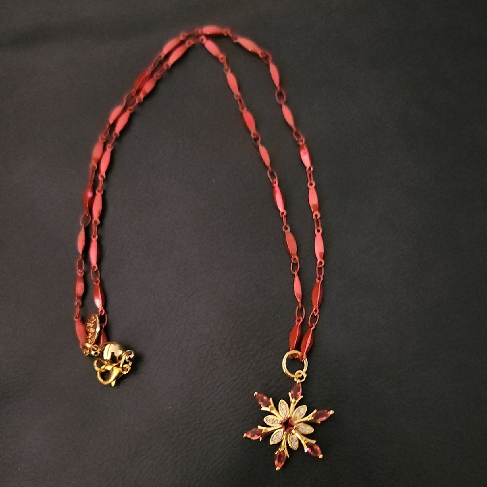Elegant Red and Gold Flower Pendant Necklace